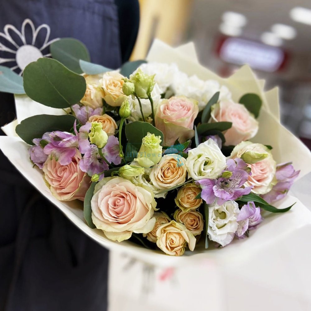 Букет цветов из: Лизиантусы, Альстромерии и Розы